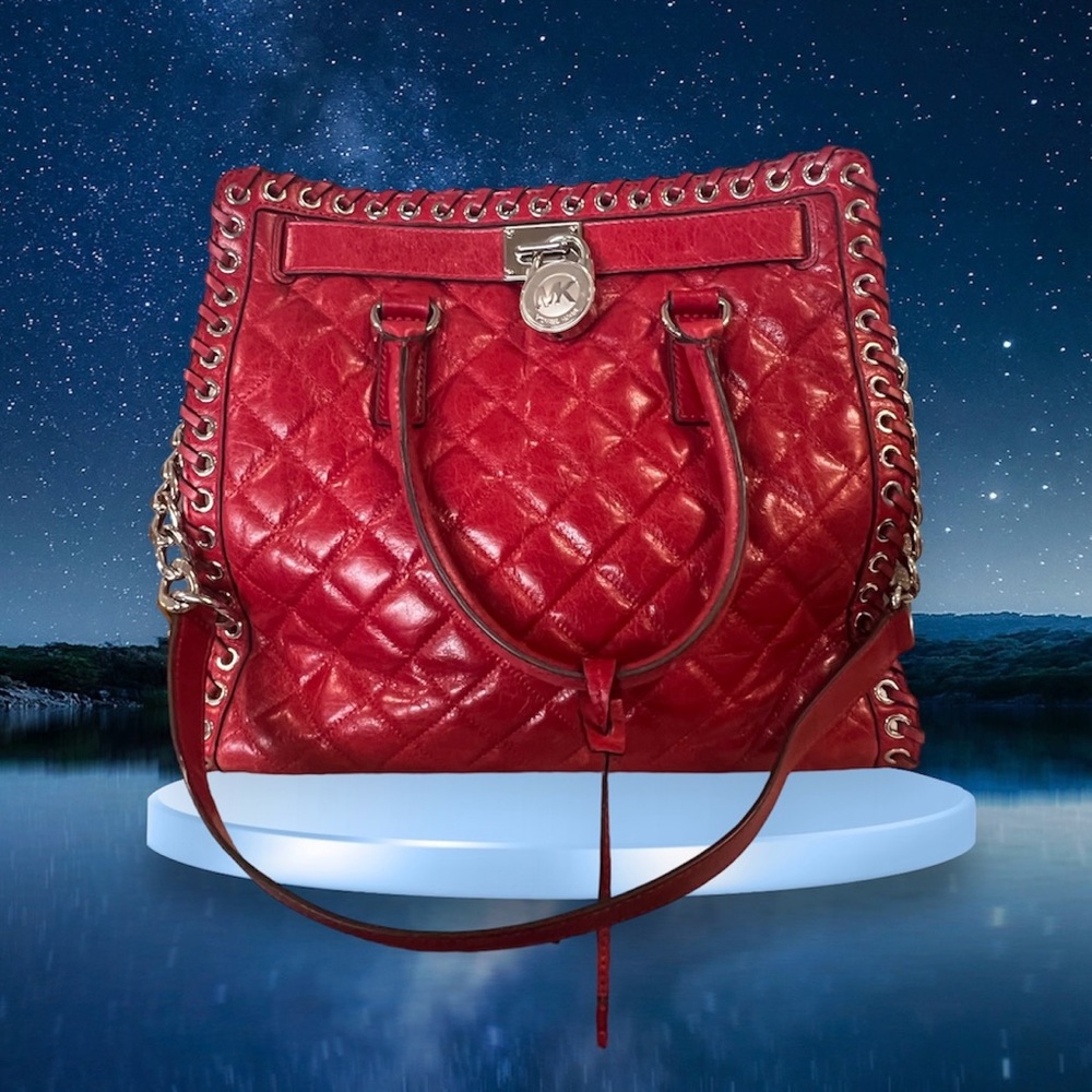 SOLD OUTSIDE OF POSH!!
Signature collection marker course handbag.